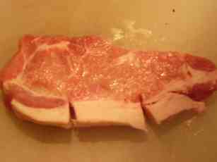 筋を包丁にてカット(もしくは、脂部分を全て取り除いてもかまわない)