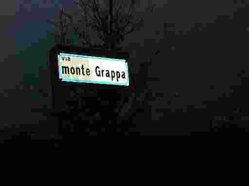 グラッパの町標識